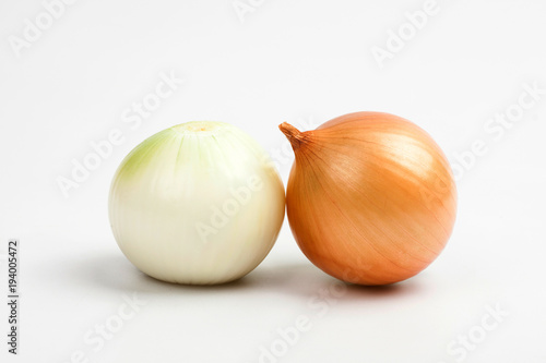 Fototapeta Naklejka Na Ścianę i Meble -  Gold onion vegetable on white background cutout 
