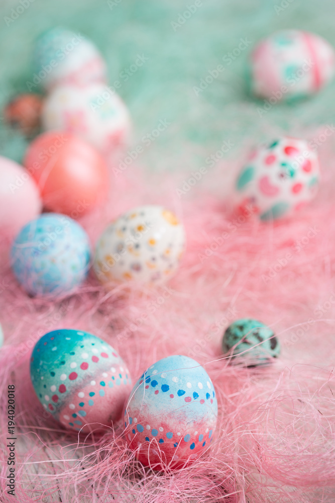 Obraz premium Painted Easter eggs on old boards