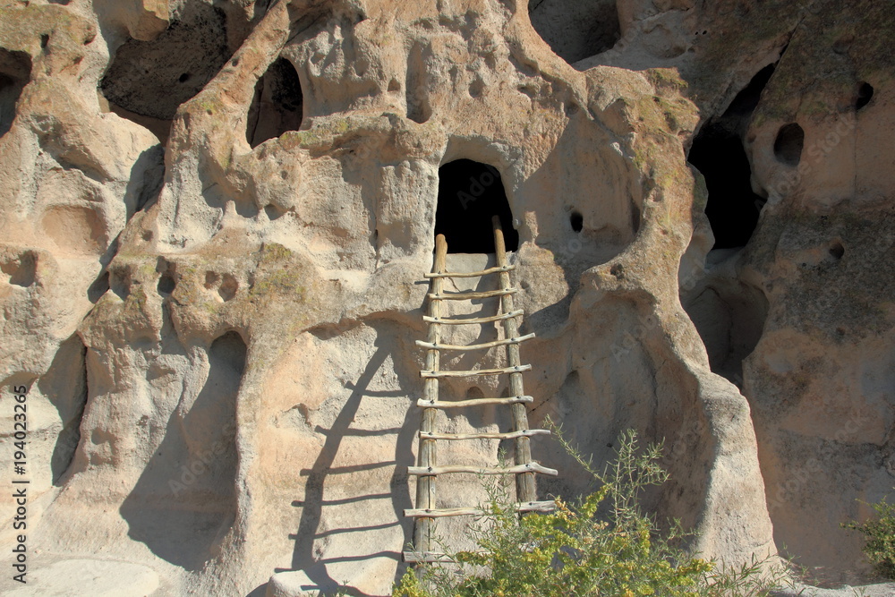 Häuser und Höhlen im Bandelier National Monument New Mexico USA