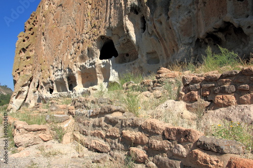 Häuser und Höhlen im Bandelier National Monument New Mexico USA