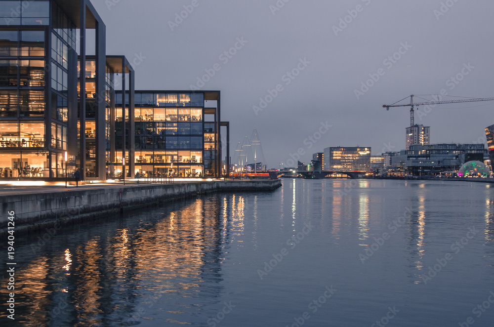 Obraz premium Modern city with a river
