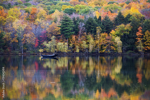 Fototapeta Naklejka Na Ścianę i Meble -  Fall colors in Quebec, Canada