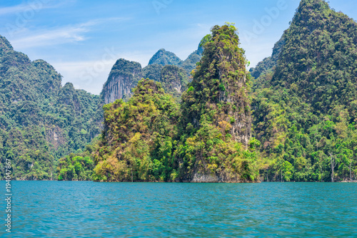 The national park Khao Sok with the Cheow Lan Lake is the largest area of virgin forest in the south of Thailand. Limestone rocks and jungle and karst formations determine the picture of the Park