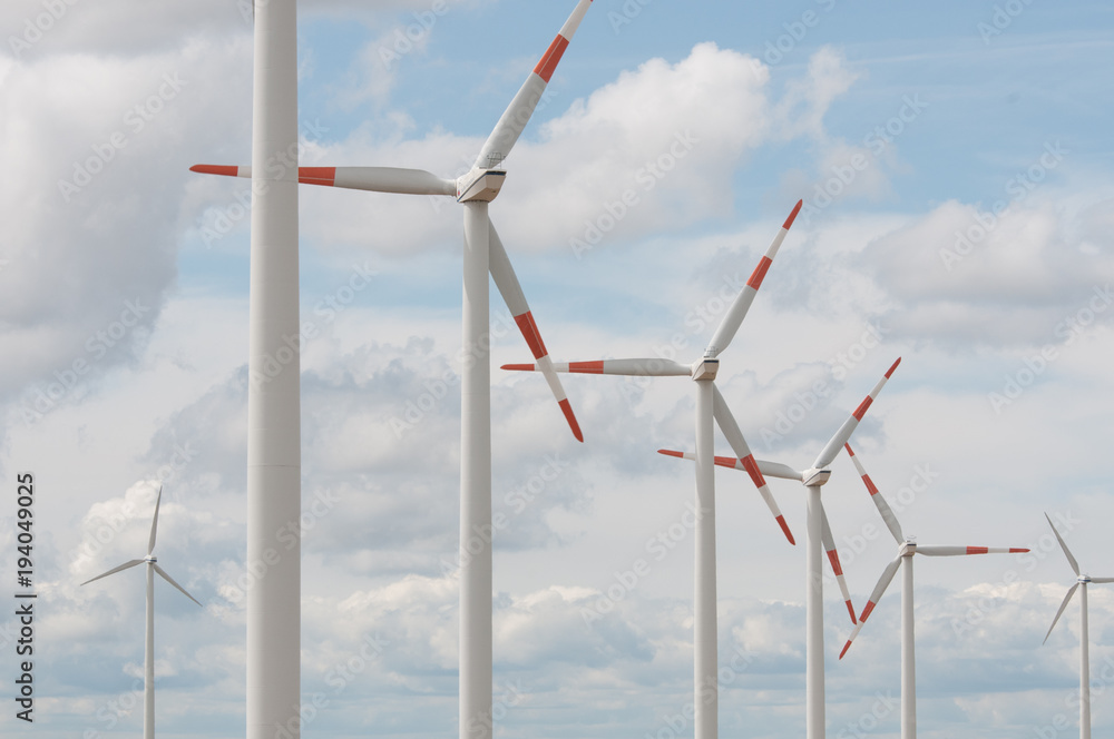 Windpark mit Windrädern Windpark mit Windrädern