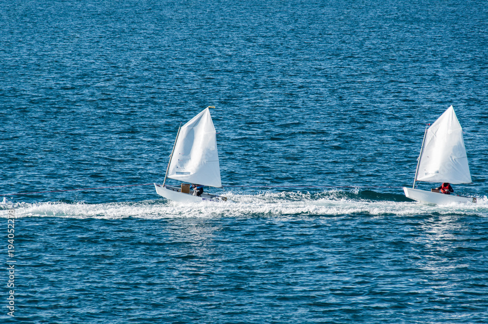 Naklejka premium Optimist sailboat during a training