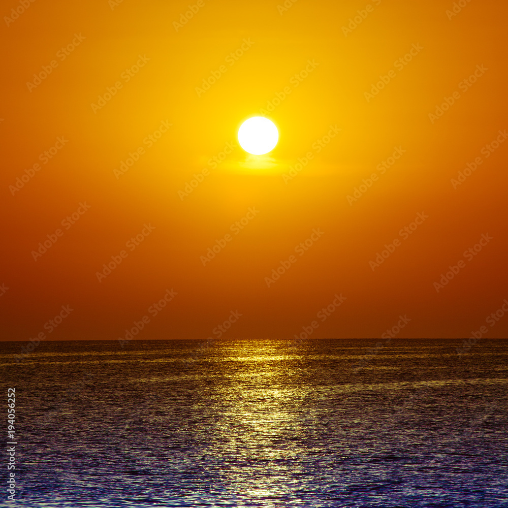 Scenic view of beautiful sunset above the sea