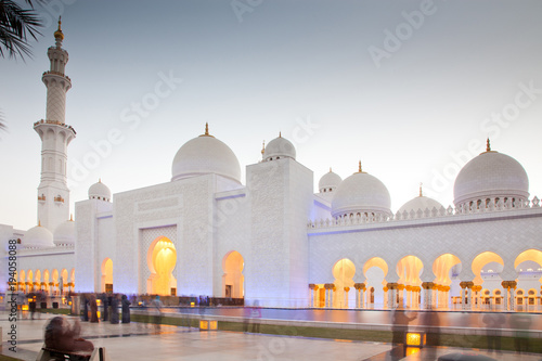 Photography sheikh zayed grand mosque at dusk, Abu Dhabi, UAE