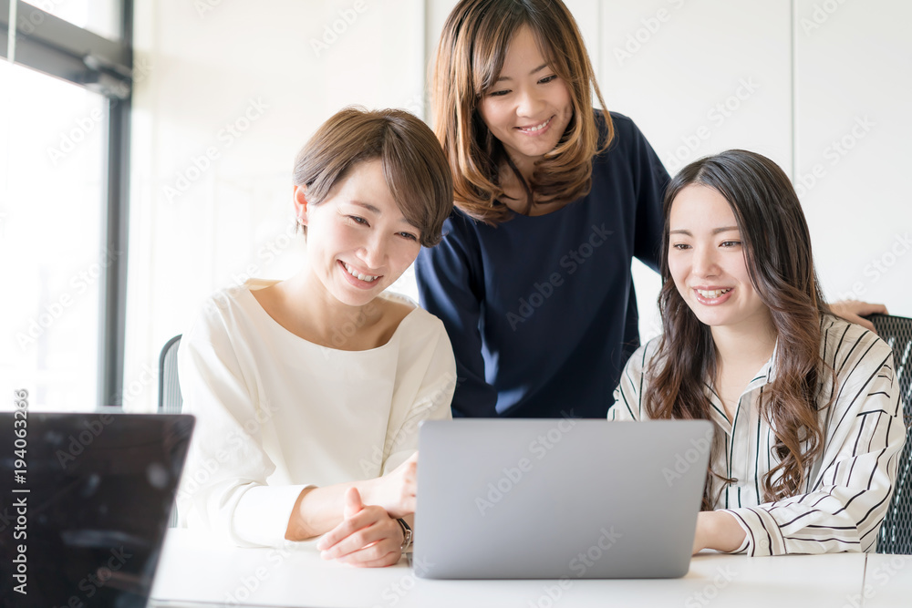 ビジネス・女性 ビジネス・女性