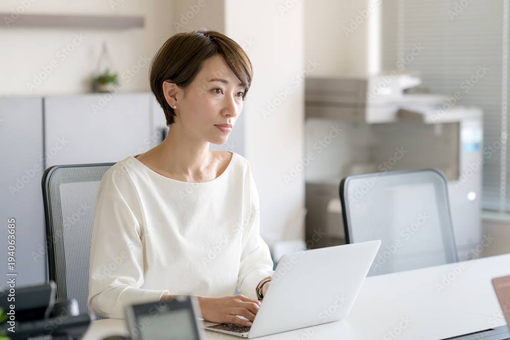 ビジネス・女性 ビジネス・女性