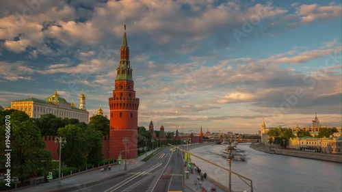 sunset sky moscow riverside kremlin traffic bay panorama 4k timelapse russia
