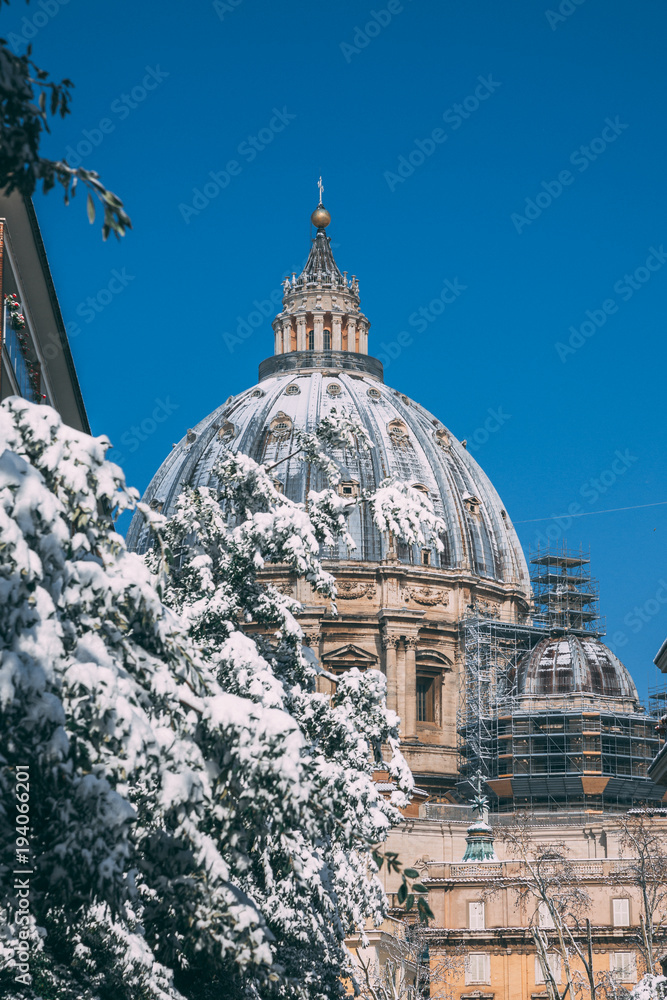 St. Peter's Basilica, St. Peter's Square