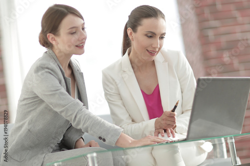 Wallpaper Mural two business women discussing project cooperation Torontodigital.ca