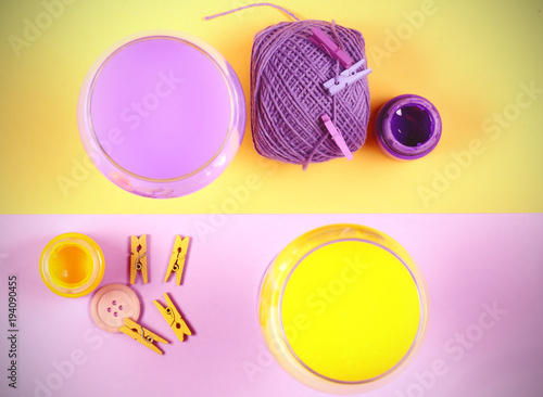 фиолетовые и жёлтые предметы на ярком фоне 