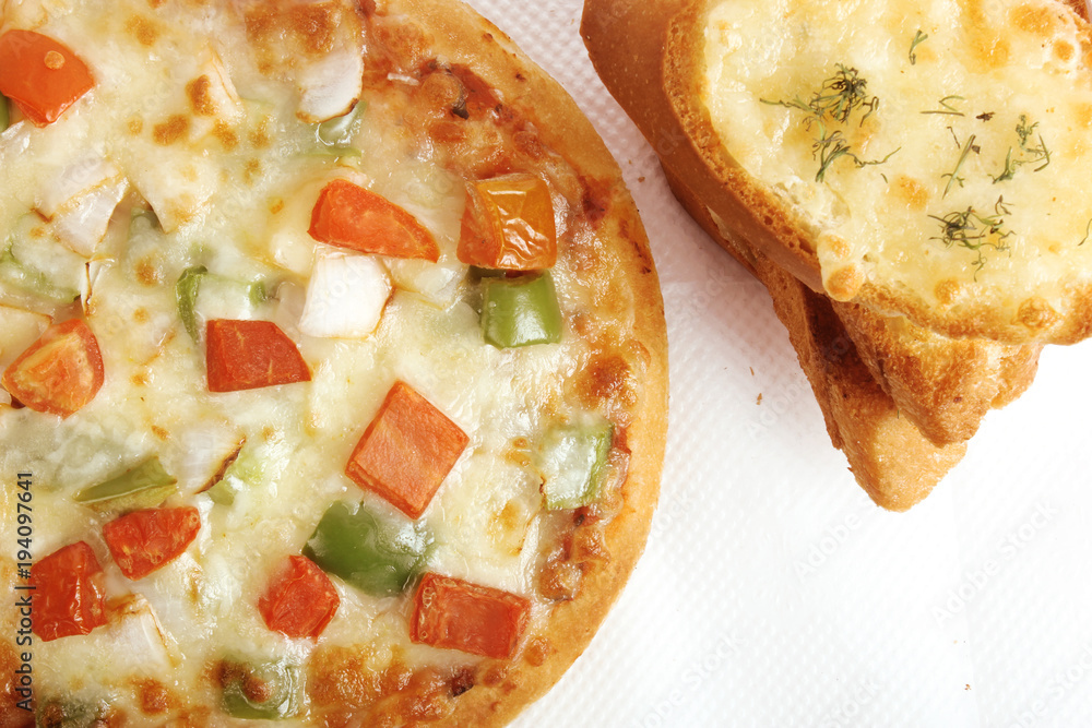 Veg Cheese Pizza With Garlic Bread Veg Cheese Pizza With Garlic Bread