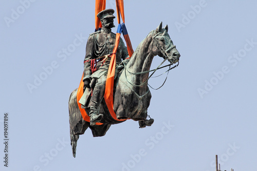 Bilde på lerret Disassembly for basic cleaning the statue of Tsar Osvoboditel , monument of King Liberator - Russian king Alexander II , built in 1907 year, in Sofia, Bulgaria – sept 5,2012