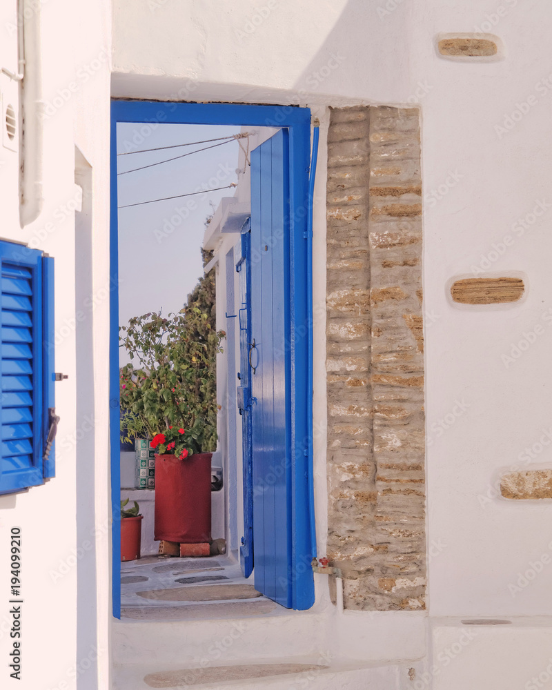 Fototapeta premium House entrance in a mediterranean island