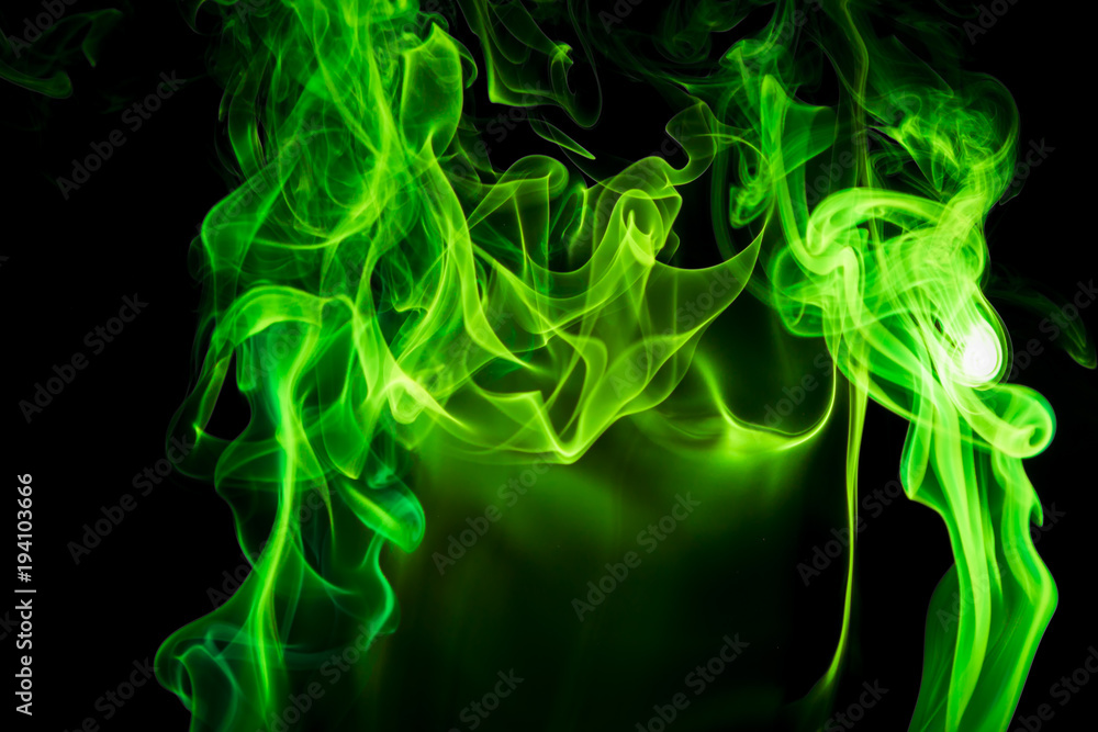 Obraz premium Green smoke on black background