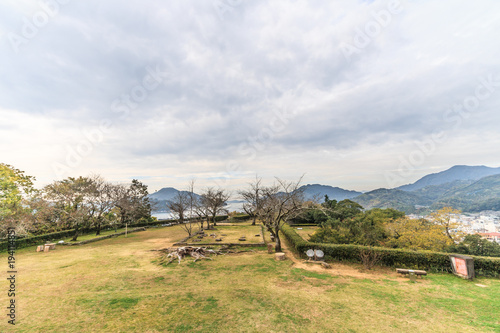 秋の宇和島城の本丸跡の風景