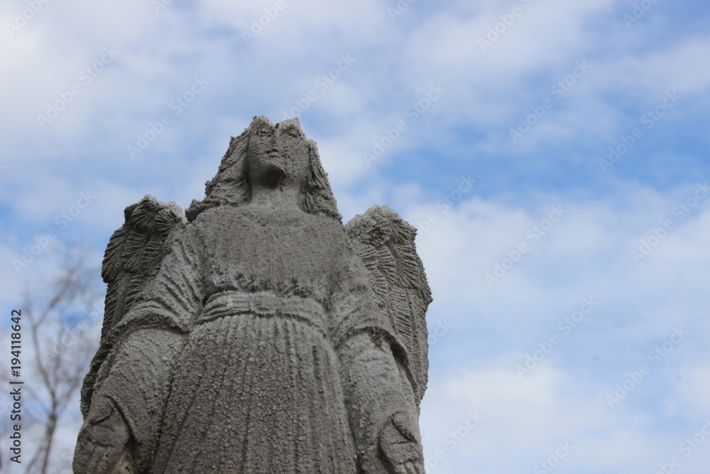 Obraz premium Stone marble religious statue in cemetery