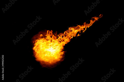 Foto Meteorite fireball with fiery braid isolated on black background