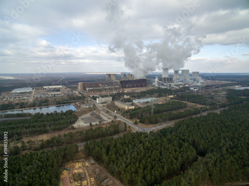 Luftaufnahme Kraftwerk Kohlekraftwerk Fabrik abgase Schornstein photo