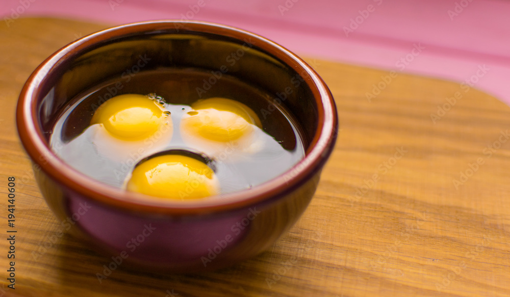 Raw chicken eggs in a plate . Raw chicken eggs in a plate .