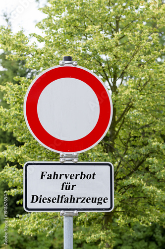 Schild Durchfahrverbot mit Zusatz Fahrverbot für Dieselfahrzeuge 