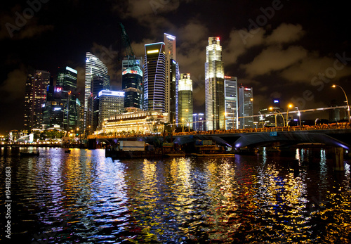 Singapour business center by night