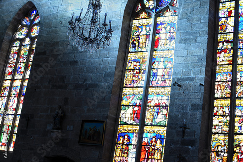 vitraux de l'église de moncontour dans les côtes d'armor photo