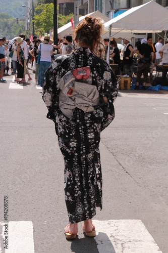 お祭りの女性