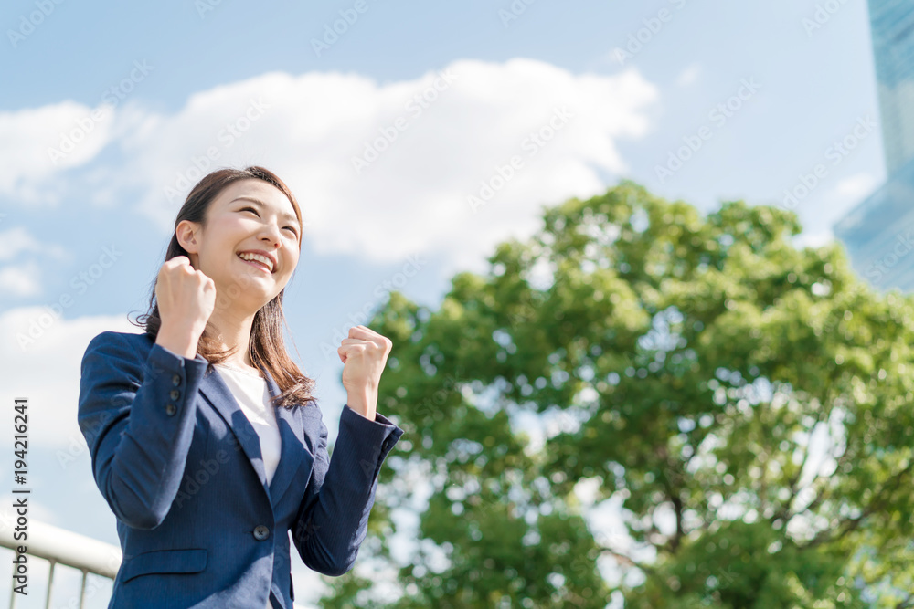 ビジネス・ガッツポーズ・女性