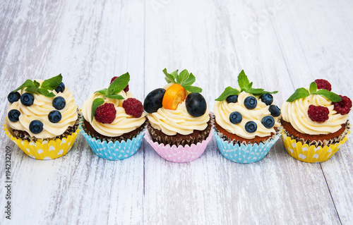 Cupcakes with fresh berries