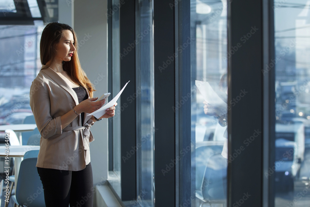 Business woman with smartphone reads letter