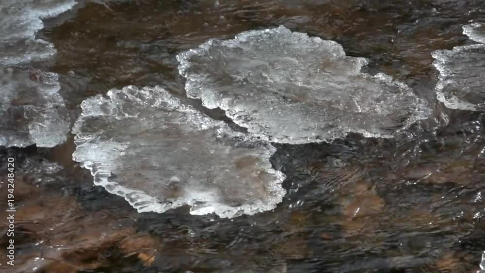 Vereister Gebirgsbach im Winter Vereister Gebirgsbach im Winter