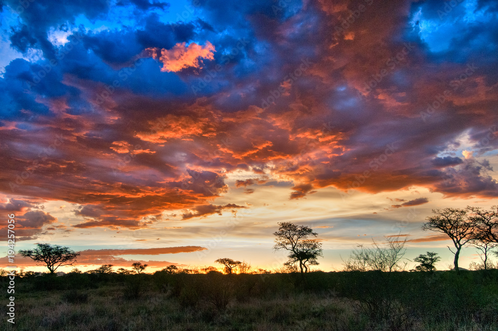 Sonnenuntergang in der Nähe von Windhoek, Afrika