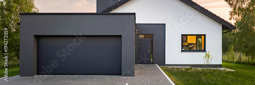 Murais de parede Modern house with garage
