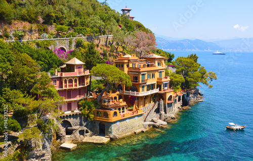 Fototapeta Naklejka Na Ścianę i Meble -  Beautiful luxury homes overlooking on the Portofino bay, Italy