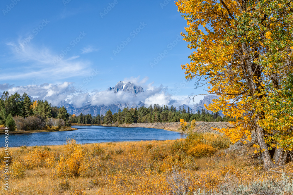 Fototapeta premium Teton Scenic Landscape in Autumn