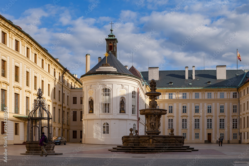 Obraz premium PRAGUE, CZECH REPUBLIC - APRIL 25, 2017: Hradcany castle and yard of government building