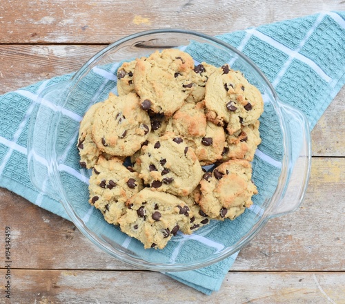 Almond flour chocolate chip cookies