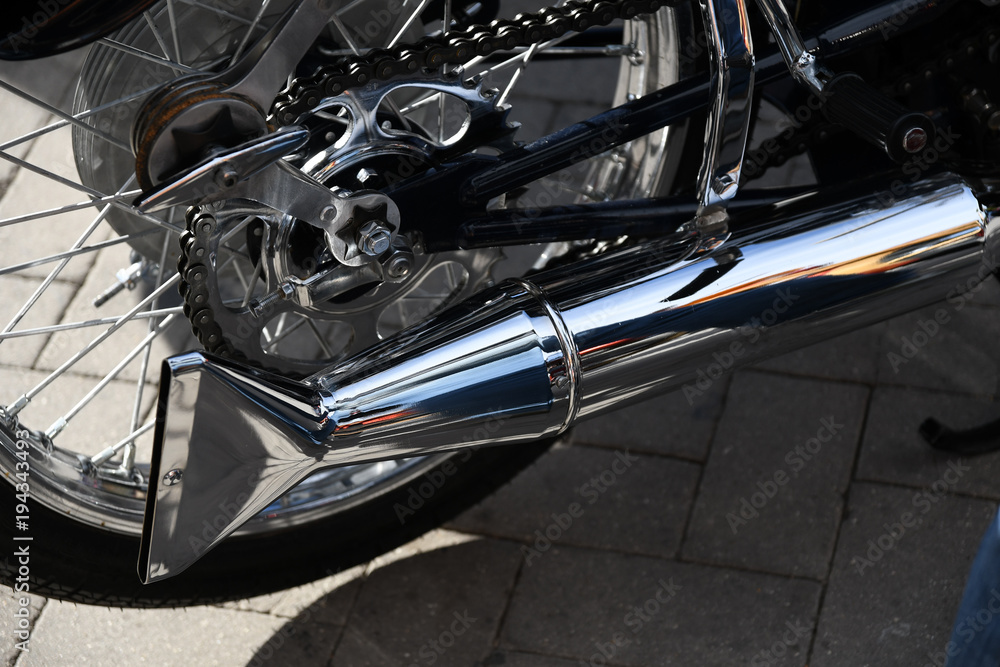 Fototapeta premium <<marmitta cromata per moto d'epoca