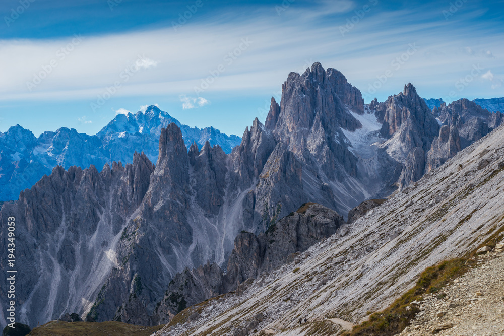 Fototapeta premium beautiful italien dolomites, south tyrol and italien alps scenery, tre cime di lavaredo