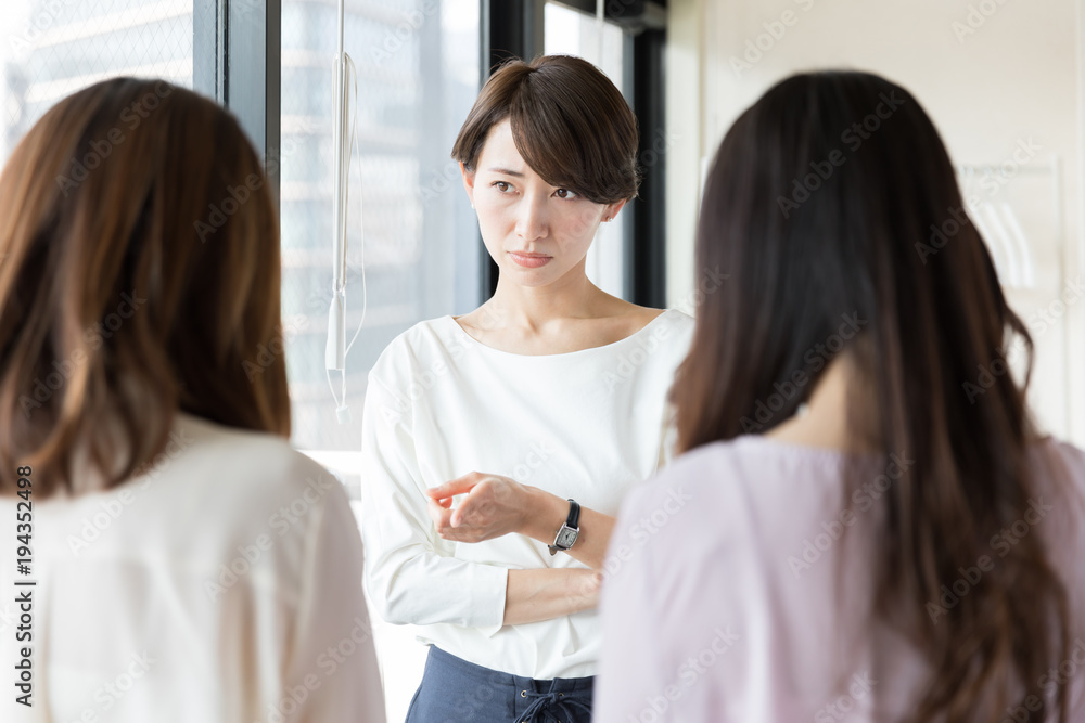 説教をするOL 説教をするOL