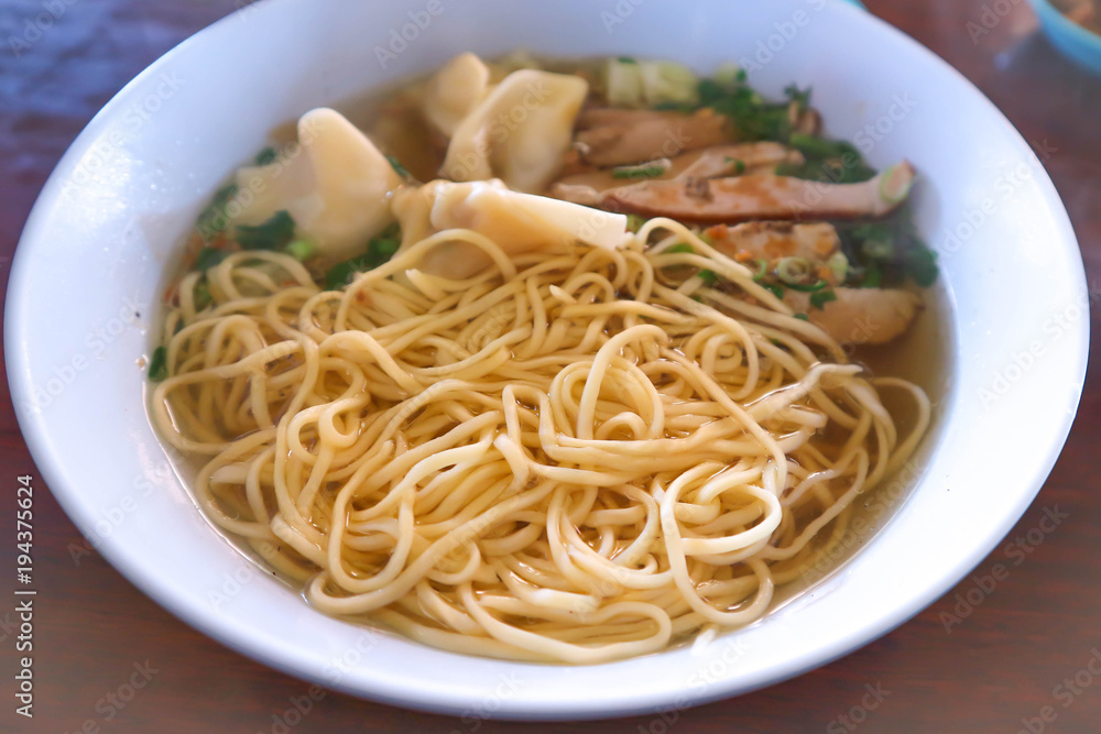 chinese noodle with wonton