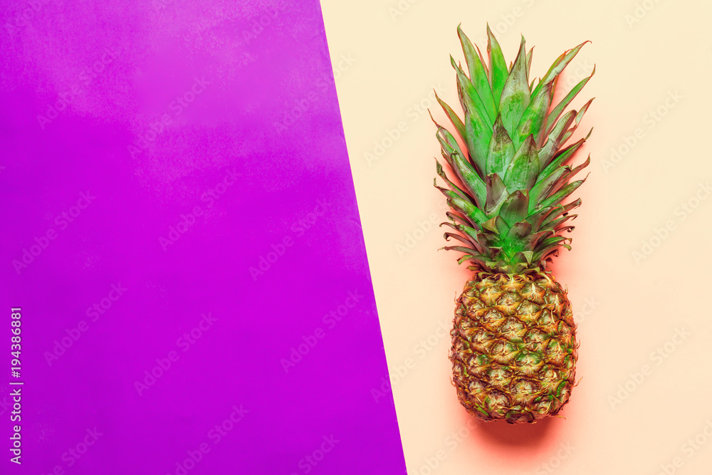 Fototapeta premium pineapple on colored paper