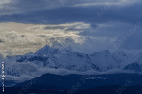 zimowa panorama Tatr i Pienin  © wedrownik52