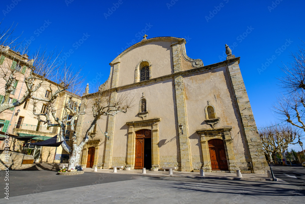 Eglise catholique de village de Fayence, Provence, France.