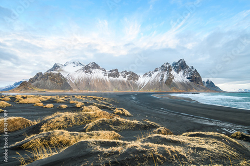 niesamowity dziki krajobraz Stokksnes, Islandia