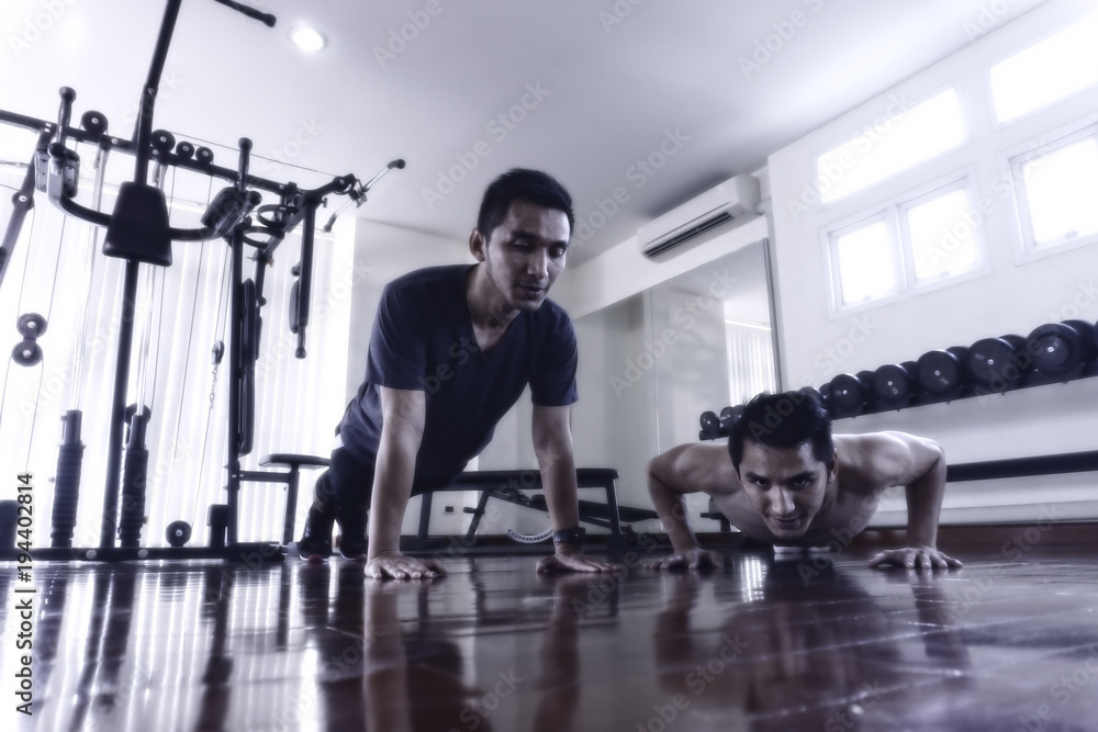 Fototapeta premium Twins with exercise And build muscle to look better.