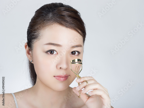 Wallpaper Mural メイクアップ中の女性 Torontodigital.ca